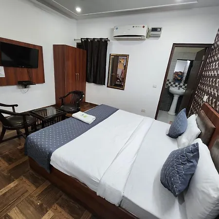Hotel Naveen-3
